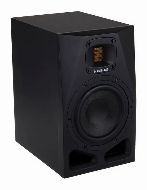 ADAM Audio A7V, het logo en de afwerking