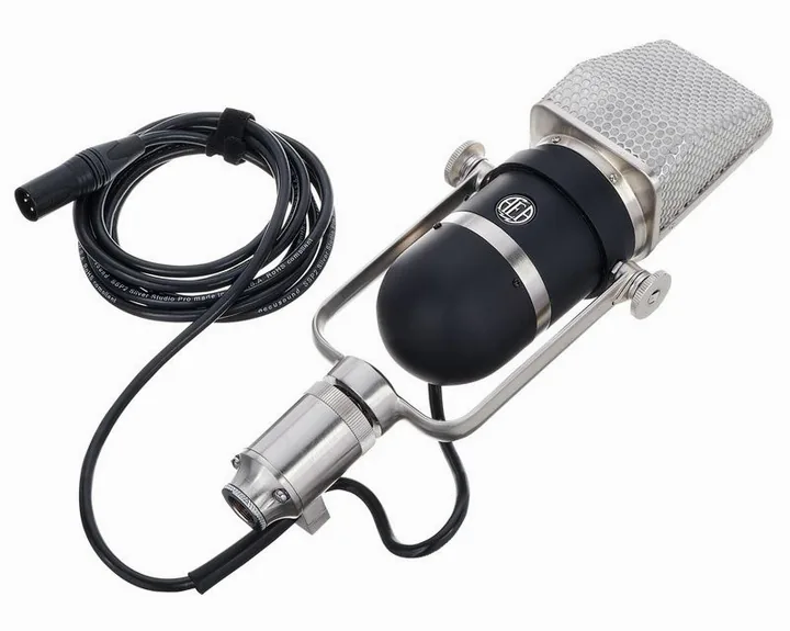 AEA KU4, de XLR-aansluiting onderaan