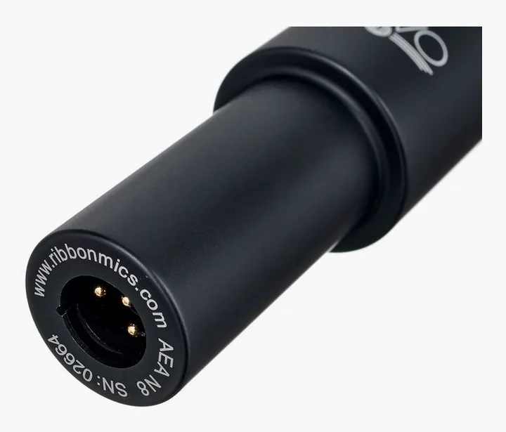 AEA N8 Stereoset NUVO, de XLR-aansluiting onderaan