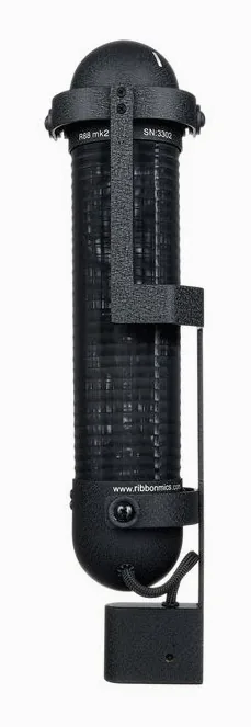 AEA R88 MK2, de XLR-aansluiting onderaan