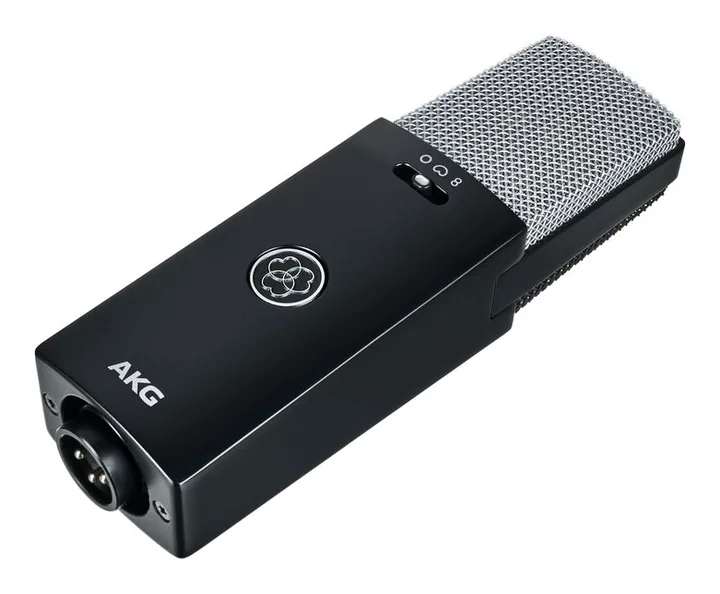 AKG C 114, de XLR-aansluiting onderaan