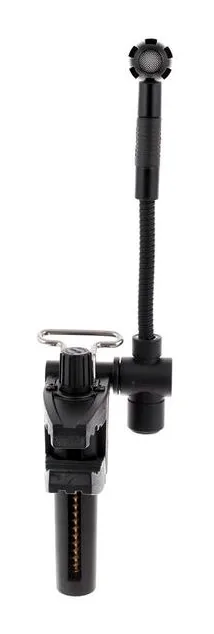 AKG C 518 ML, de XLR-aansluiting onderaan