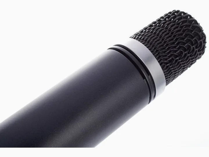 AKG C1000s MKIV, de microfoonkorf van dichtbij
