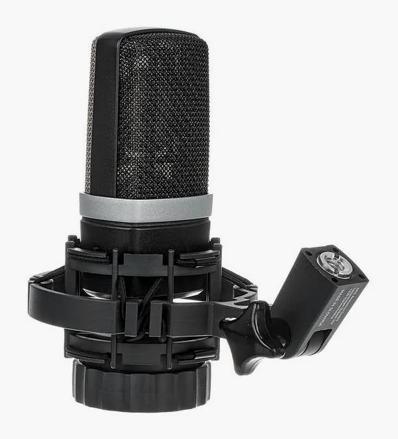 AKG C214 Set, de XLR-aansluiting onderaan