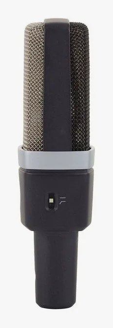 AKG C214 Stereo Set, de XLR-aansluiting onderaan