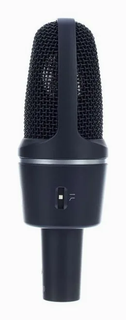 AKG C3000, de bevestiging en de houder