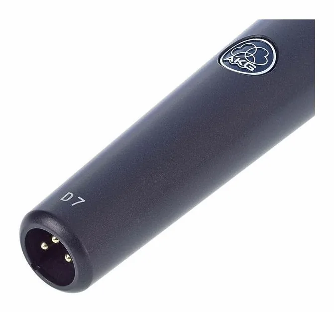 AKG D-7, het logo en de afwerking