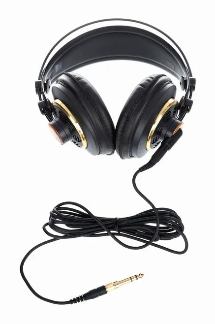 AKG K-240 Studio, de oorschelp van dichtbij