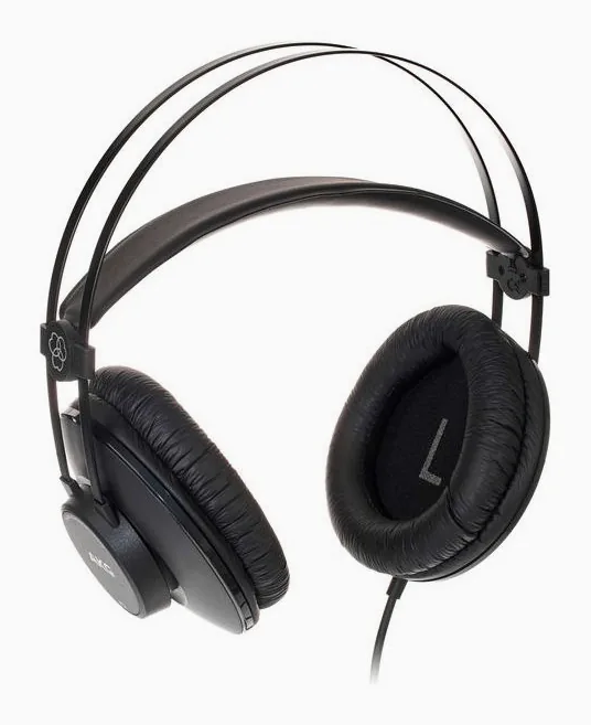 AKG K-52, de kabelaansluiting aan de oorschelp