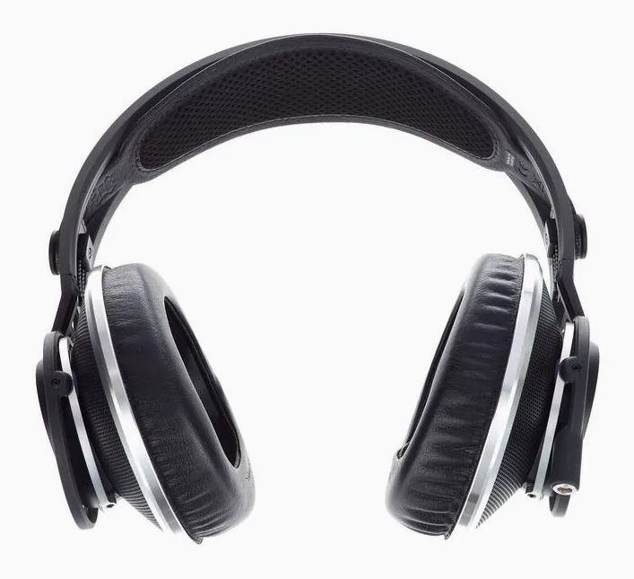 AKG K-812, de oorkussens van dichtbij