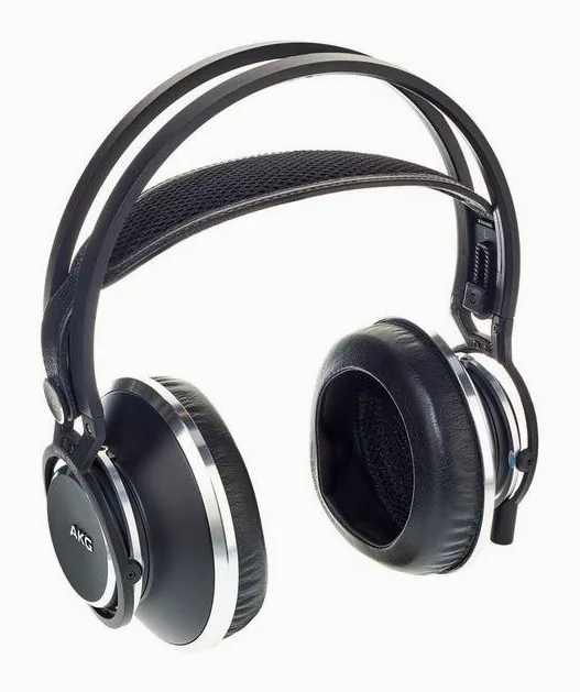 AKG K-872, de kabelaansluiting aan de oorschelp