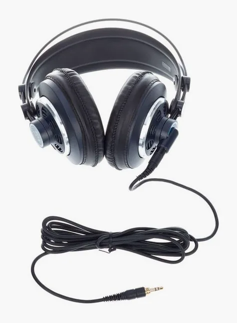 AKG K-240 MKII, de kabelaansluiting aan de oorschelp