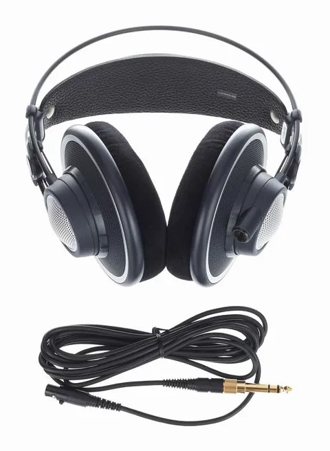 AKG K-702, de oorschelp van dichtbij