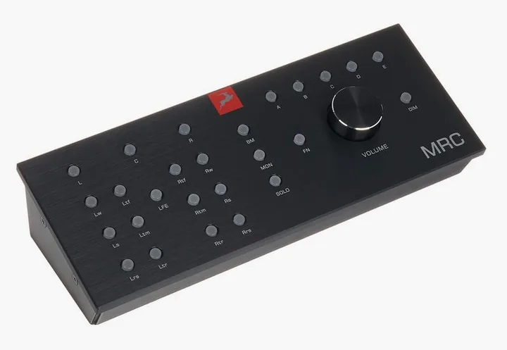 Antelope Orion Studio SC Immersive Bdl, het voorpaneel met de draaiknoppen