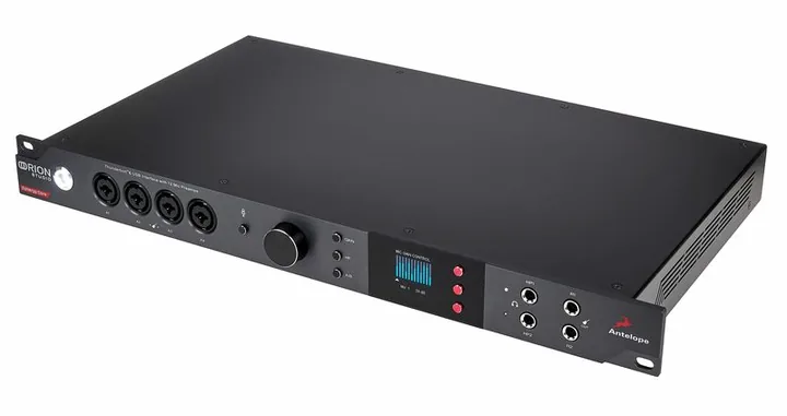 Antelope Orion Studio SC Stereo Bundle, het voorpaneel met de draaiknoppen