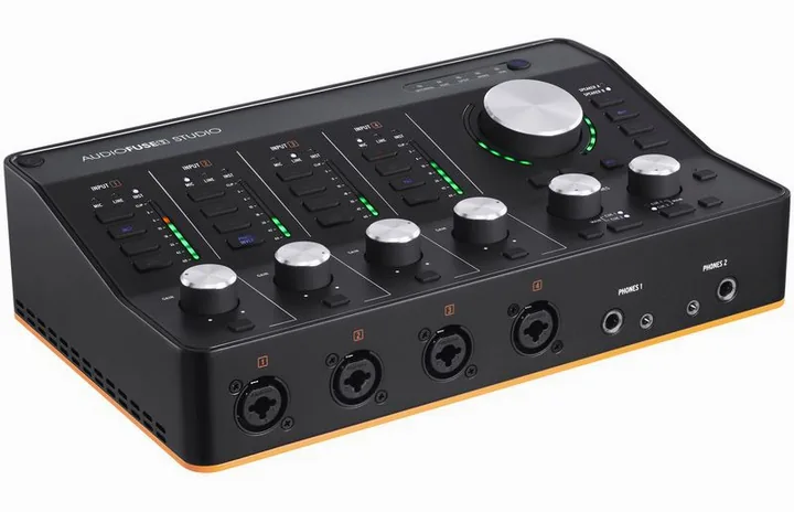 Arturia AudioFuse Studio Rev2, de aansluitingen aan de achterkant