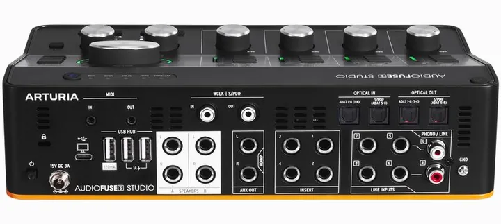 Arturia AudioFuse Studio Rev2, de aansluitingen aan de achterkant