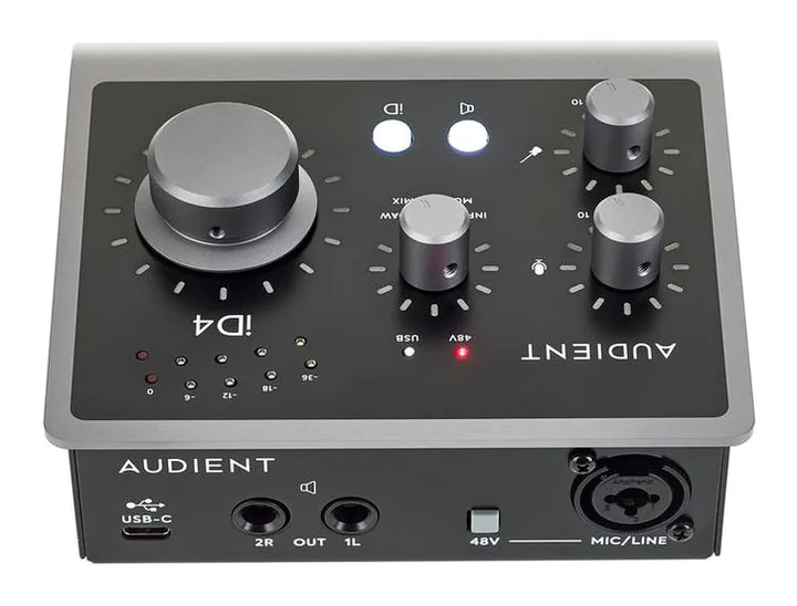 Audient iD4 MKII, de ingangen aan de voorzijde