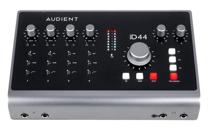 Audient iD44 MKII, de aansluitingen aan de achterkant