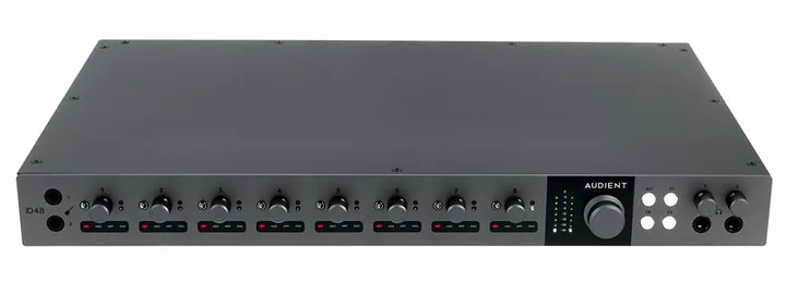 Audient iD48, het voorpaneel met de draaiknoppen