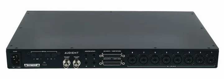 Audient iD48, de ingangen aan de voorzijde