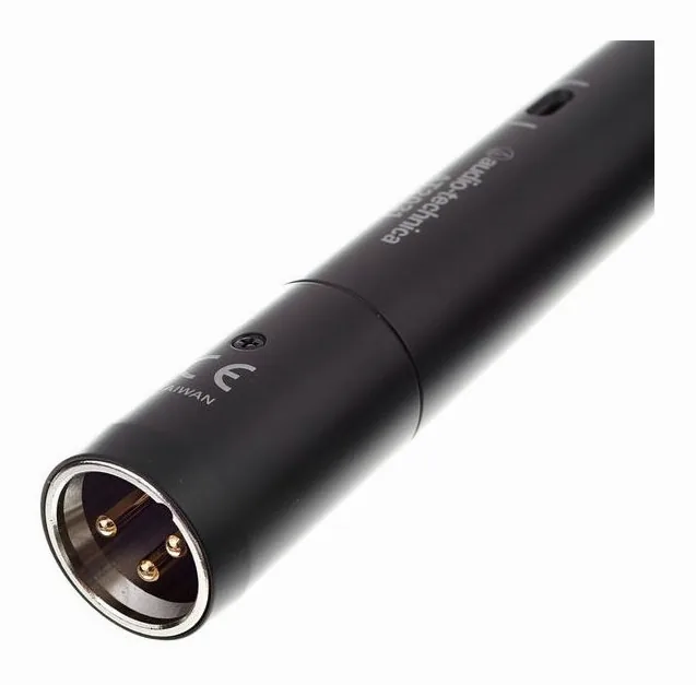 Audio-Technica AT 2031, de XLR-aansluiting onderaan