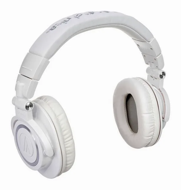 Audio-Technica ATH-M50XWH, de kabelaansluiting aan de oorschelp