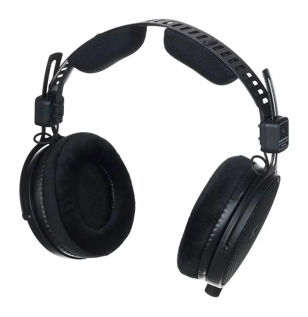 Audio-Technica ATH-R50x, de kabelaansluiting aan de oorschelp