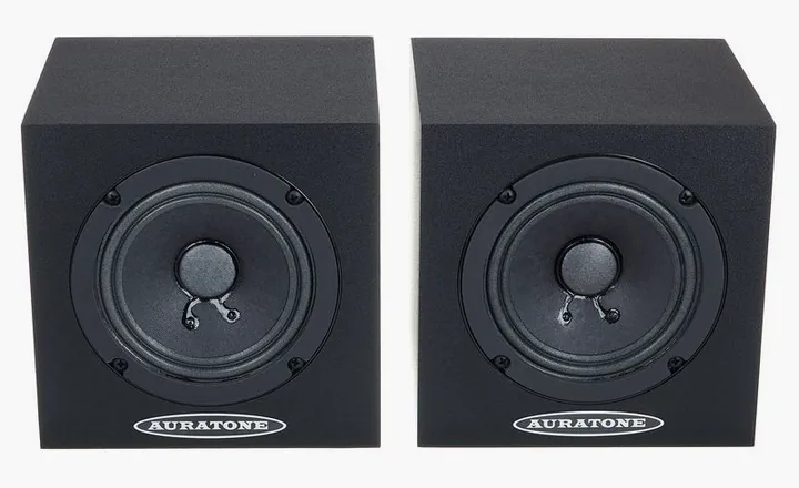 Auratone 5C Active Sound Cube Black, het frontpaneel met de woofer en tweeter