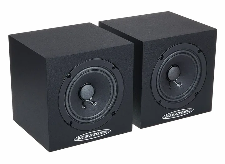 Auratone 5C Active Sound Cube Black, het frontpaneel met de woofer en tweeter