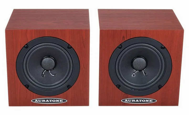 Auratone 5C Active Sound Cube Classic, het frontpaneel met de woofer en tweeter