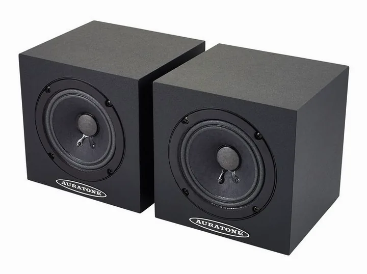 Auratone 5C Super Sound Amp Set Black, het frontpaneel met de woofer en tweeter