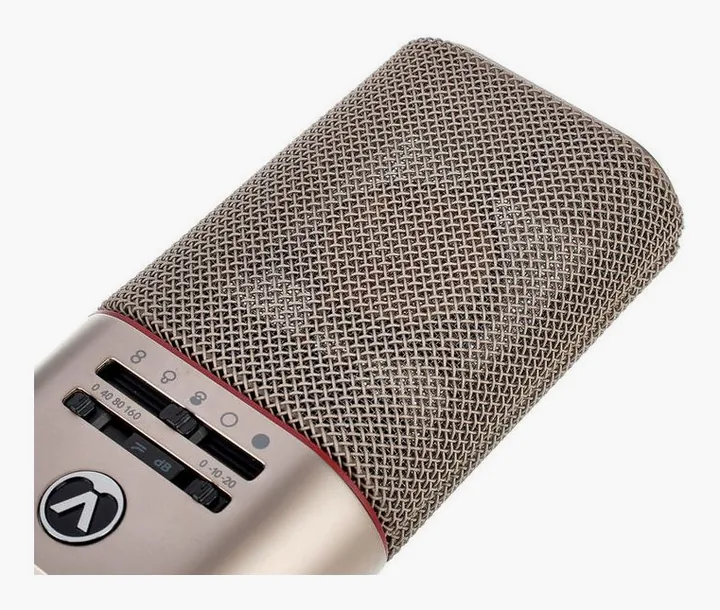Austrian Audio OC818 Studio Set, de XLR-aansluiting onderaan