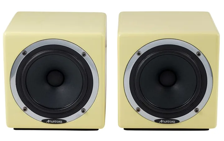 Avantone MixCubes Active, de regelaars aan de achterzijde