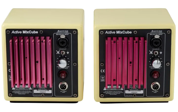 Avantone MixCubes Active, de behuizing van opzij