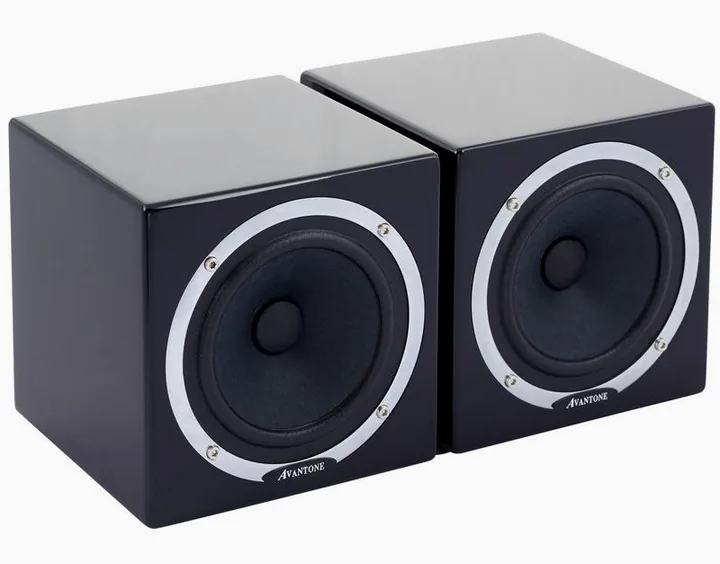 Avantone MixCubes black, de bassreflexpoort