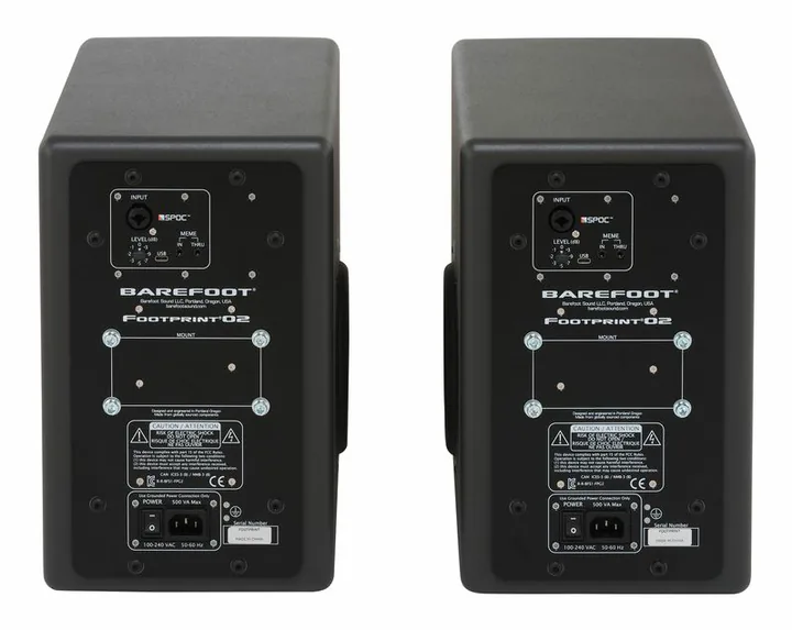 Barefoot Sound Footprint02 Gen2, de achterkant met de aansluitingen