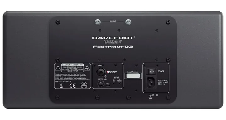 Barefoot Sound Footprint03C, het frontpaneel met de woofer en tweeter