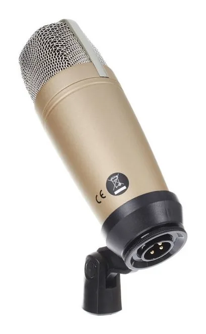 Behringer C-1, de XLR-aansluiting onderaan