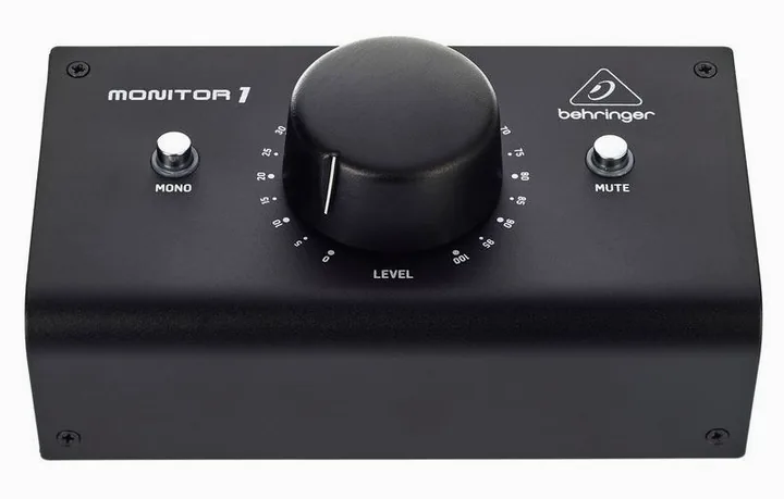 Behringer Monitor1, de regelaars aan de achterzijde