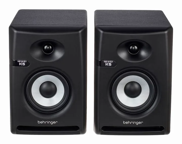Behringer NEKKST K5, de regelaars aan de achterzijde