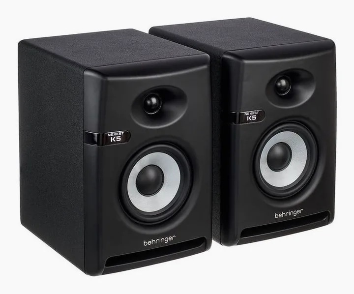 Behringer NEKKST K5, de behuizing van opzij
