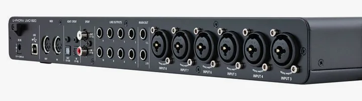 Behringer UMC1820, de behuizing van opzij