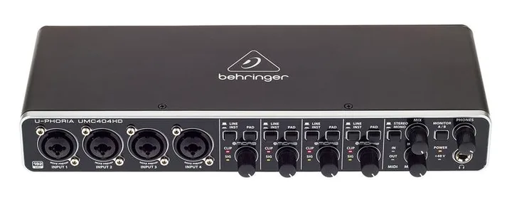 Behringer UMC404HD, de ingangen aan de voorzijde