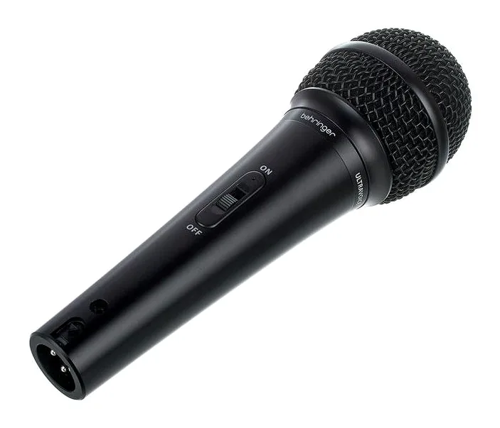 Behringer XM1800S Set, de XLR-aansluiting onderaan