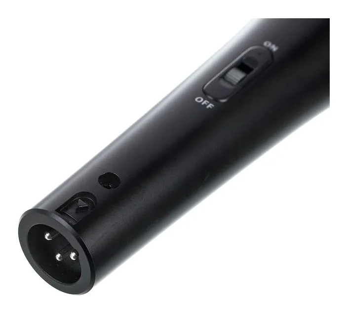 Behringer XM1800S Set, de XLR-aansluiting onderaan