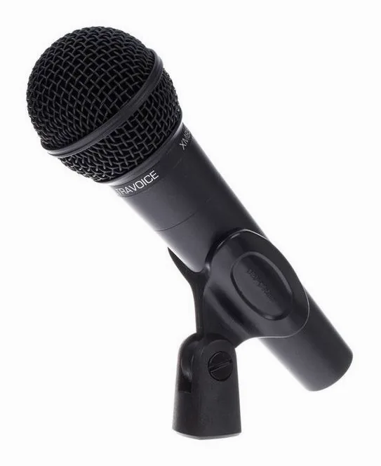 Behringer XM8500 Bundle, het frontale grillewerk
