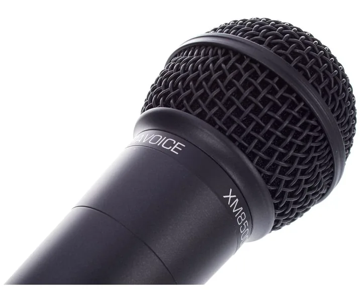 Behringer XM8500, het frontale grillewerk