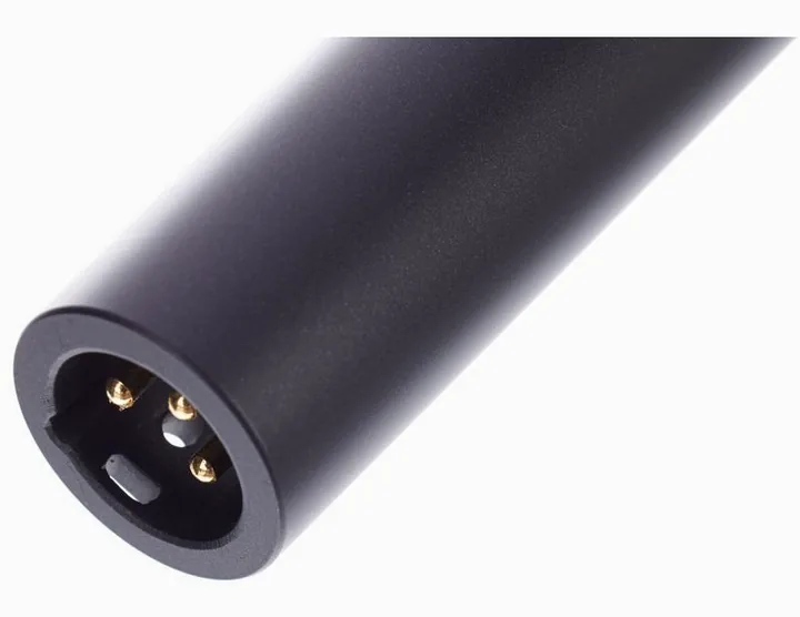Behringer XM8500, het frontale grillewerk