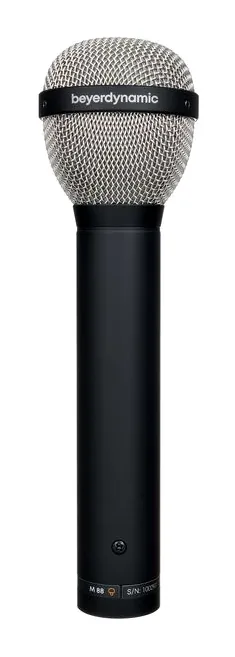 beyerdynamic M 88, de XLR-aansluiting onderaan